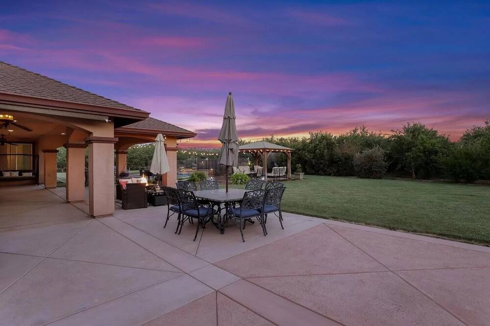 Photo of Outdoor in Peters