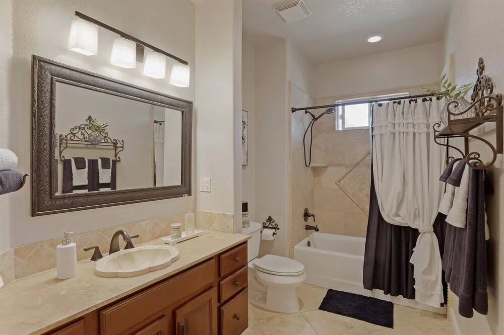 Photo of Bathroom in Peters
