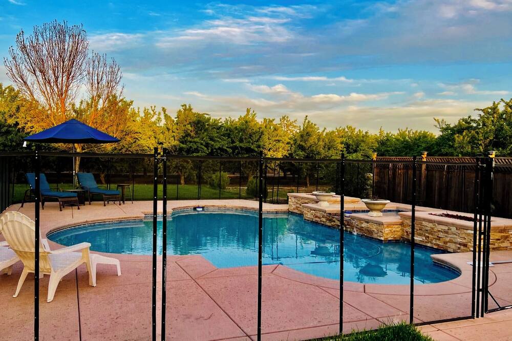 Photo of Outdoor in Peters
