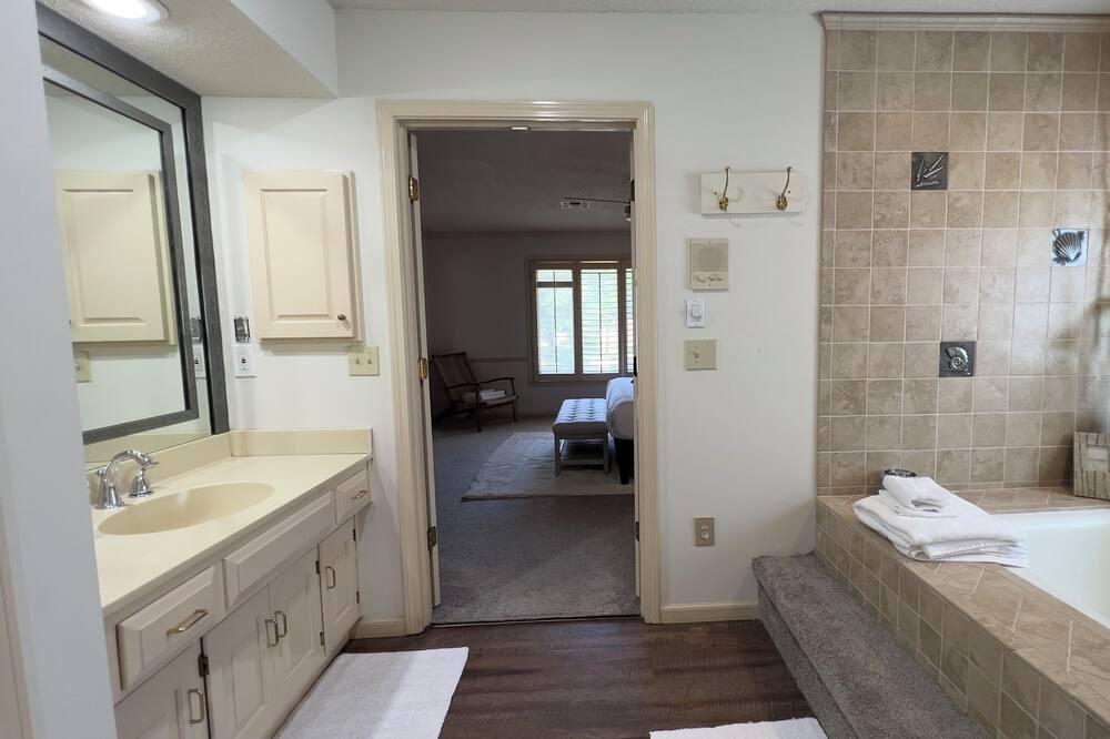Photo of Bathroom in Overland Park