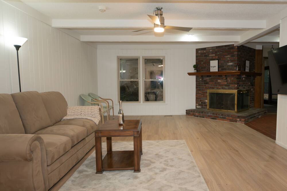 Photo of Livingroom in Overland Park