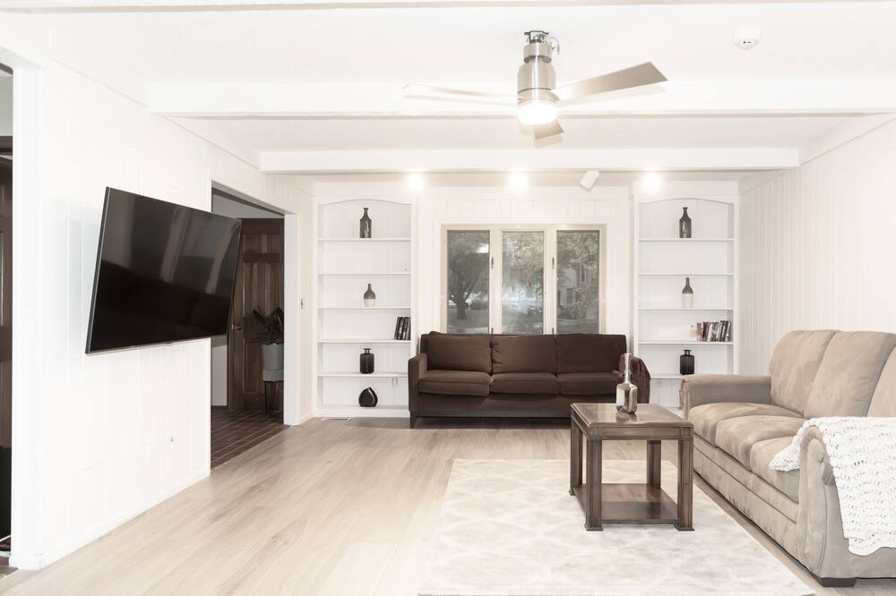 Photo of Livingroom in Overland Park