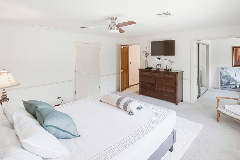Photo of Bedroom in Overland Park