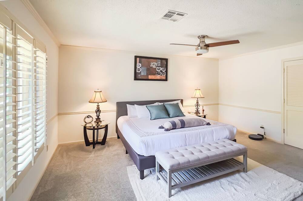 Photo of Bedroom in Overland Park