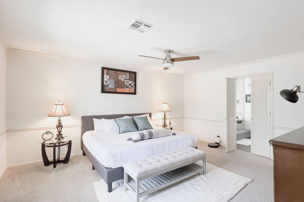 Photo of Bedroom in Overland Park