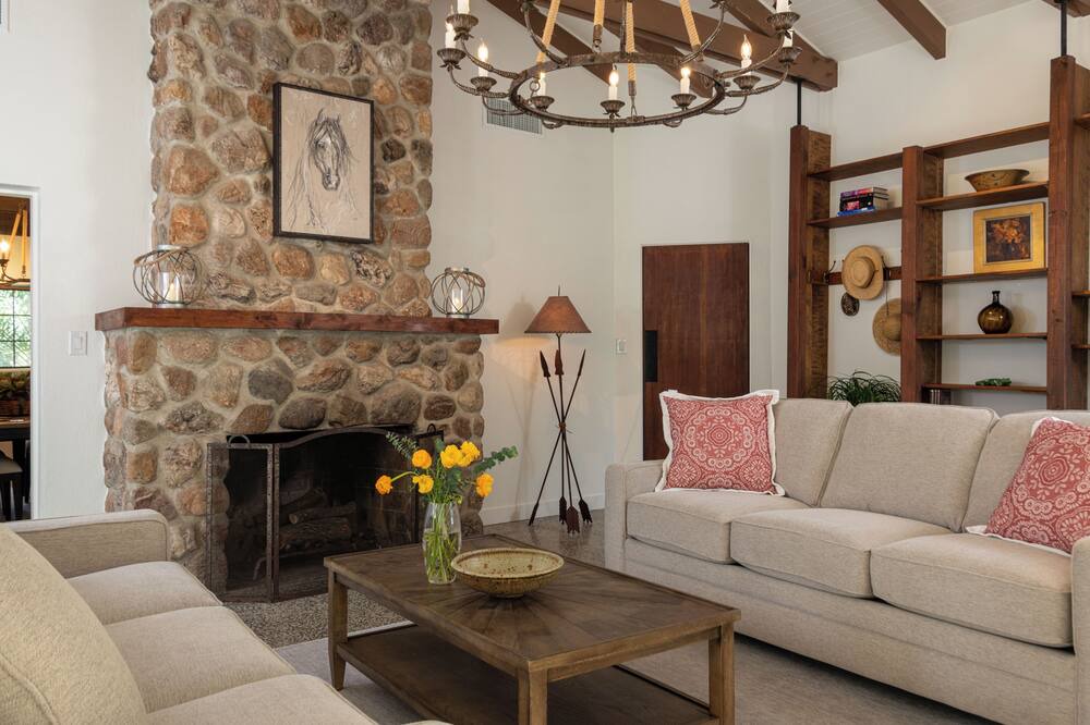 Photo of Livingroom in Sam Hughes