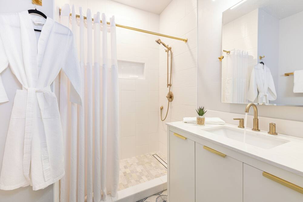 Photo of Bathroom in Sam Hughes