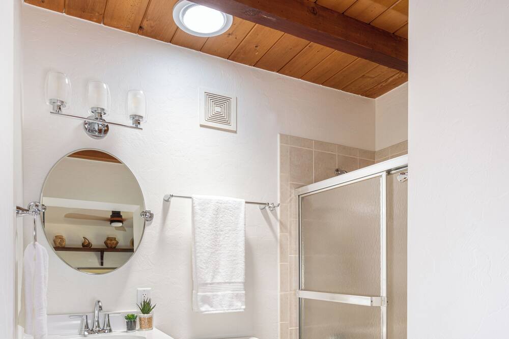 Photo of Bathroom in Sam Hughes
