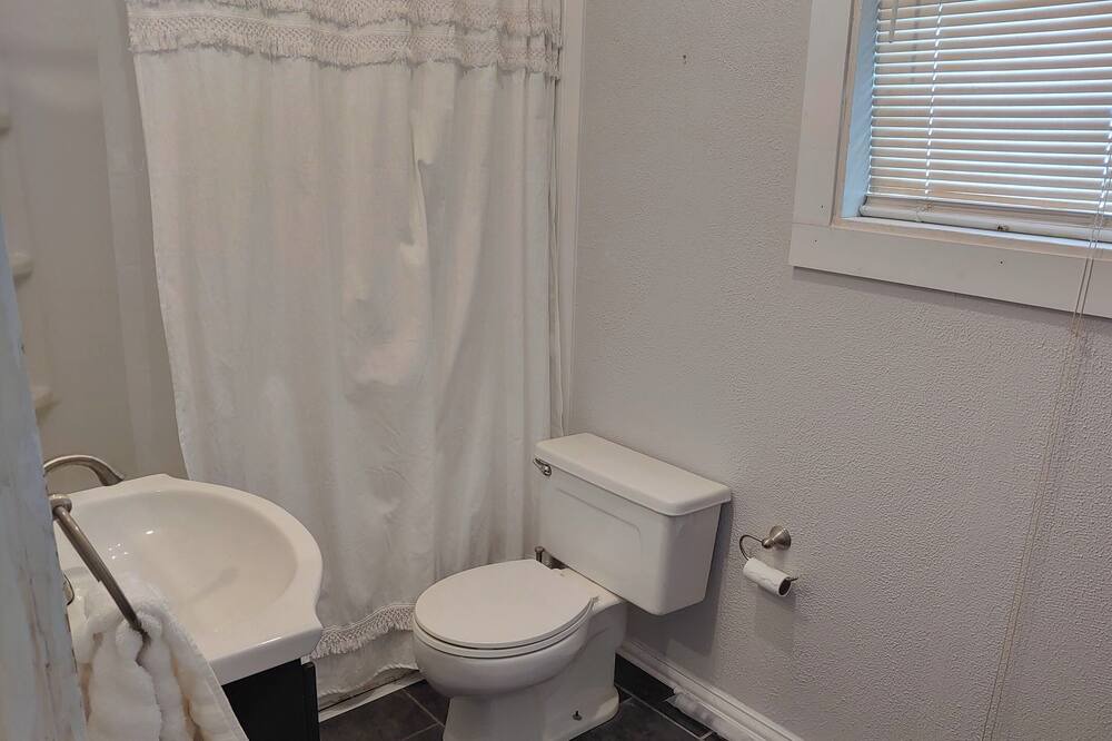 Photo of Bathroom in Iowa Park