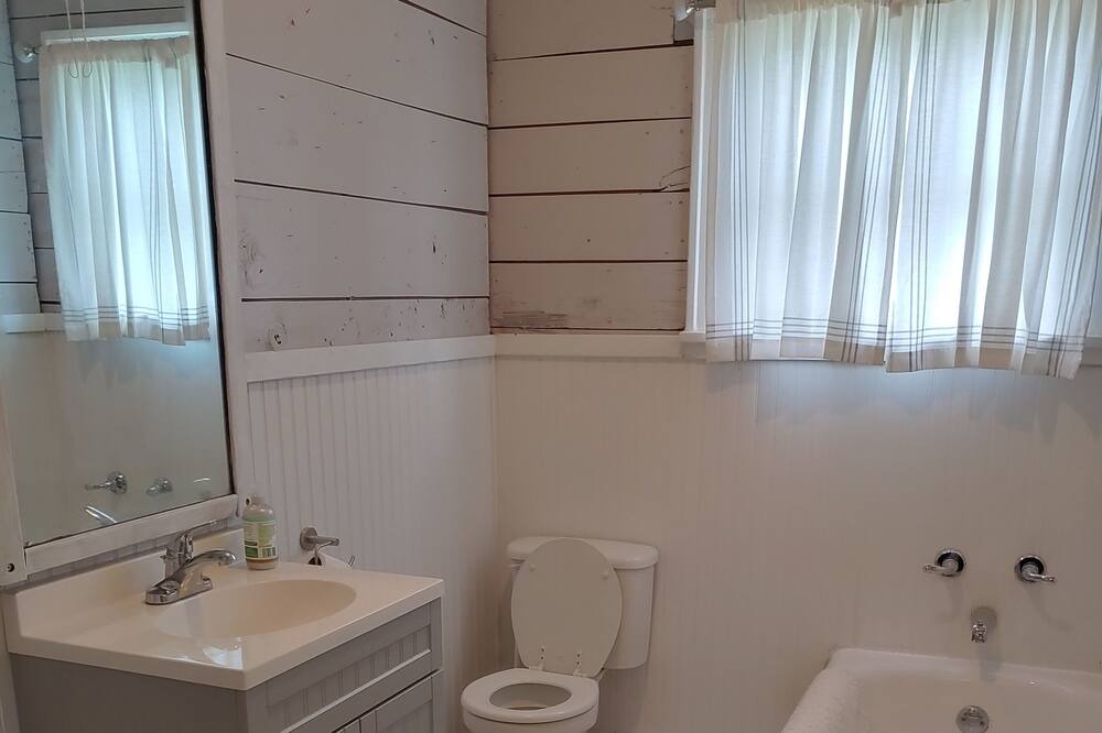 Photo of Bathroom in Iowa Park