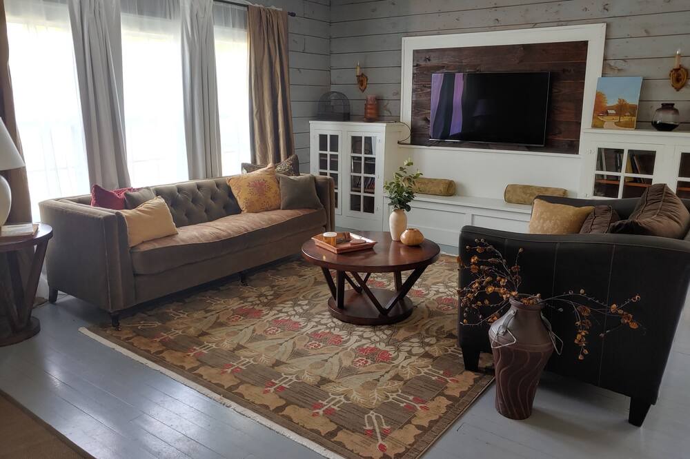 Photo of Livingroom in Iowa Park