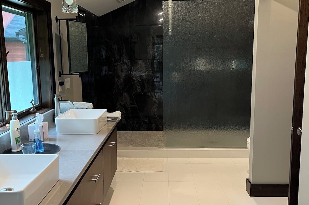 Photo of Bathroom in Newport