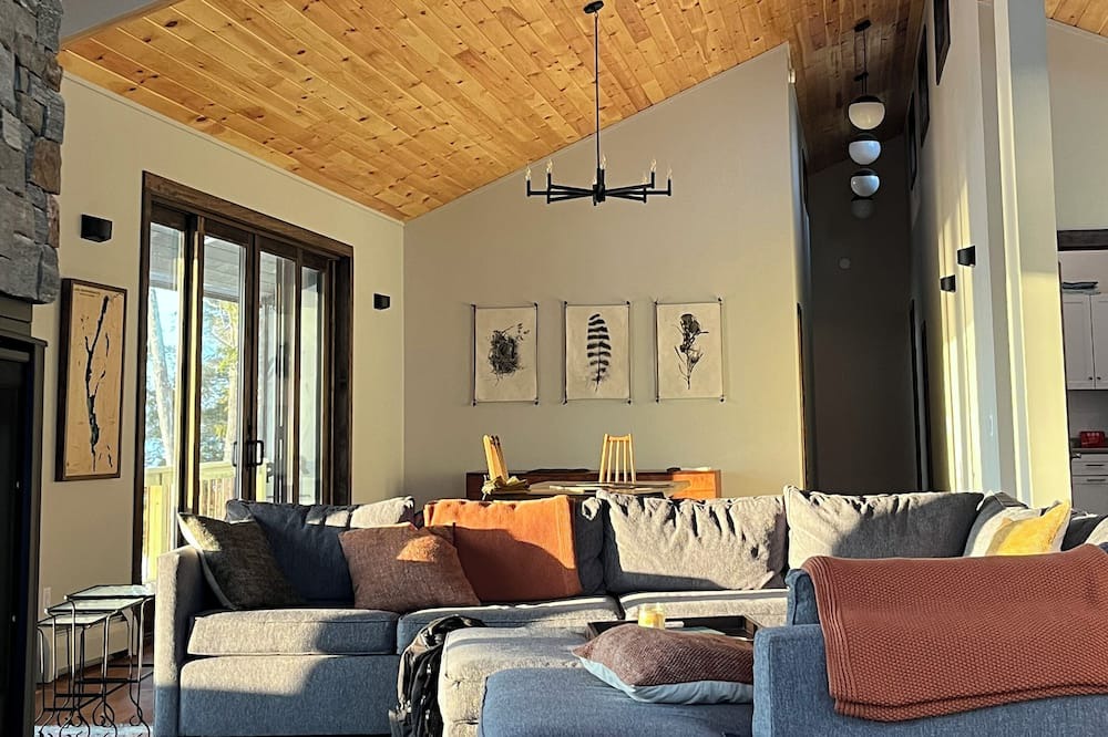 Photo of Livingroom in Newport