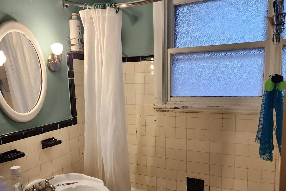 Photo of Bathroom in Pointe-aux-Trembles