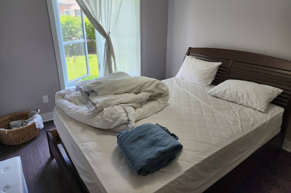 Photo of Bedroom in Pointe-aux-Trembles