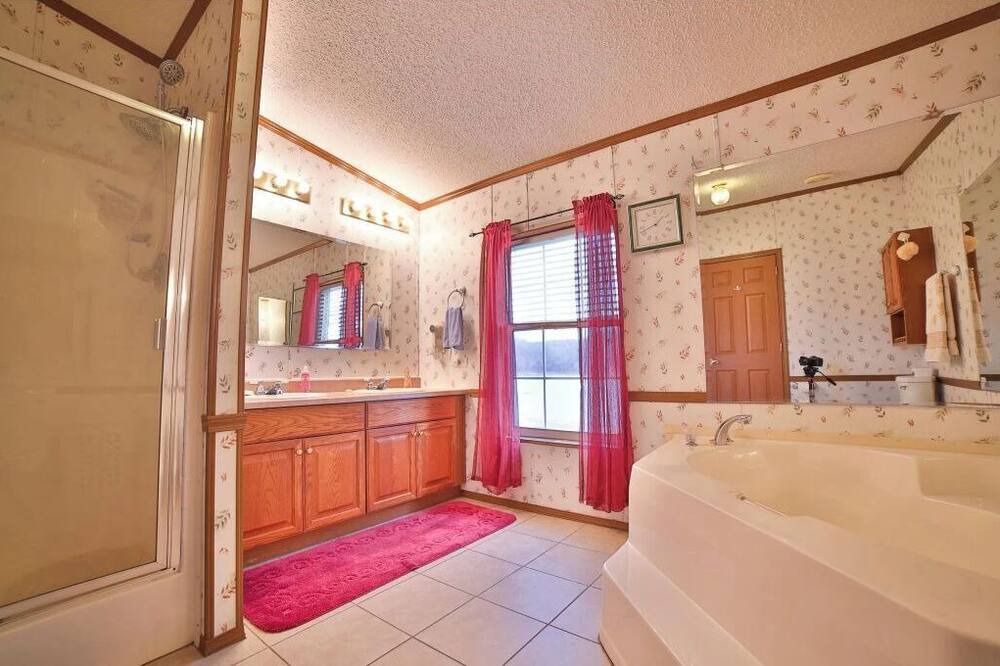 Photo of Bathroom in Wyandotte