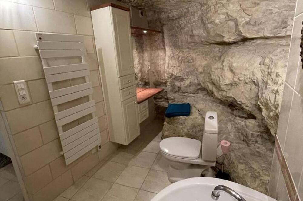 Photo of Bathroom in Limeray
