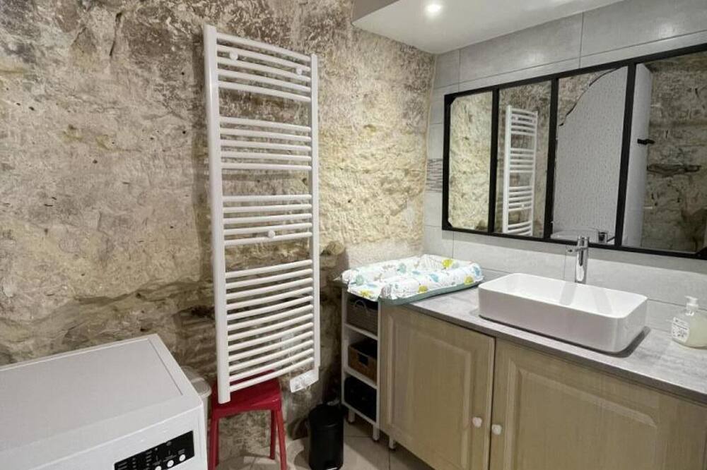 Photo of Bathroom in Limeray