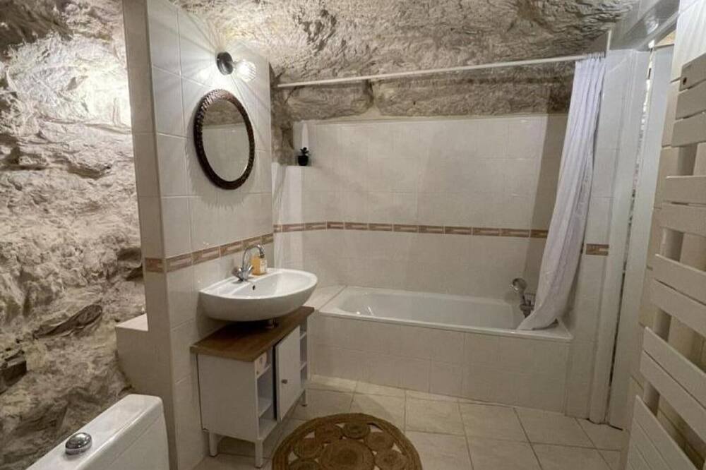 Photo of Bathroom in Limeray