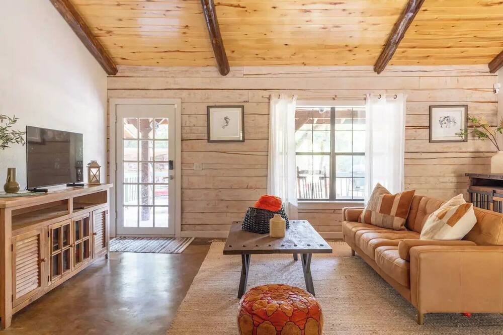Photo of Livingroom in Carmine