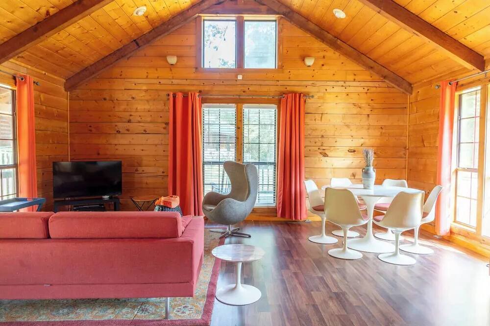 Photo of Livingroom in Carmine