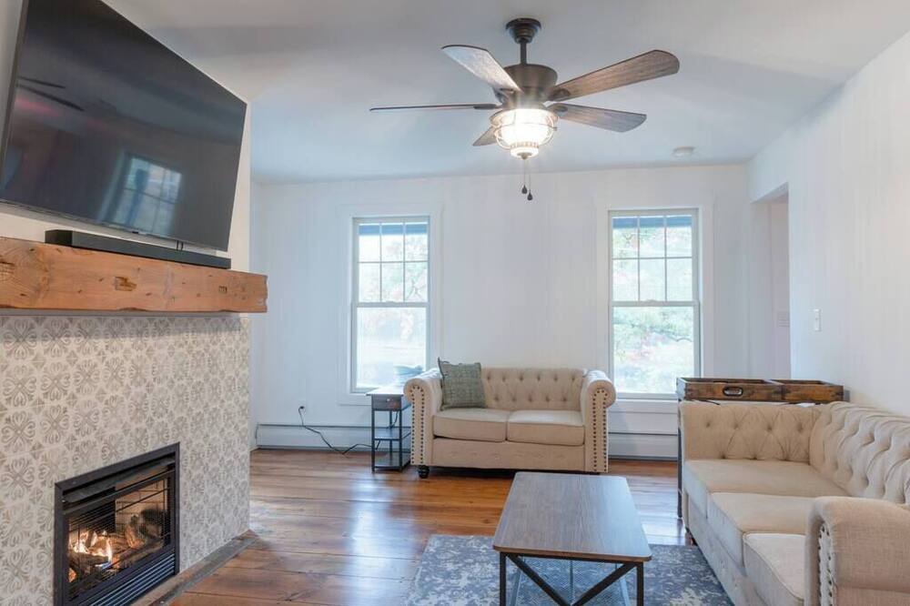 Photo of Livingroom in Pond Eddy