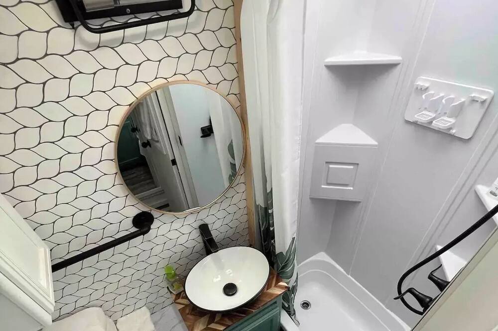 Photo of Bathroom in Shallow Lake