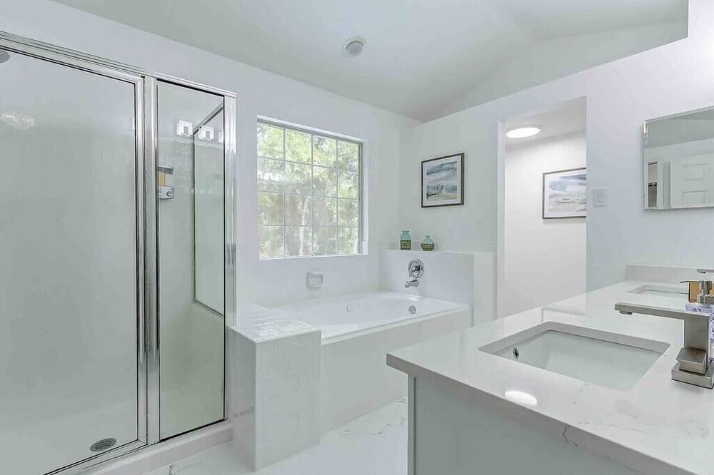 Photo of Bathroom in The Woodlands
