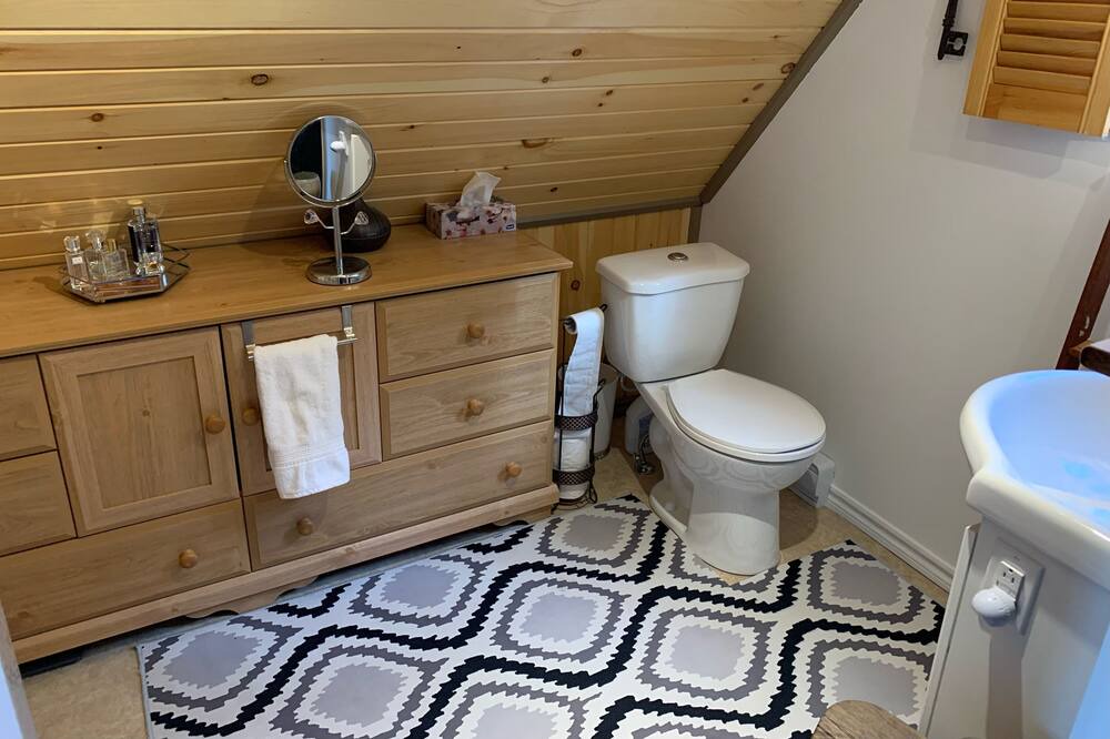 Photo of Bathroom in Saint-Denis-de-Brompton