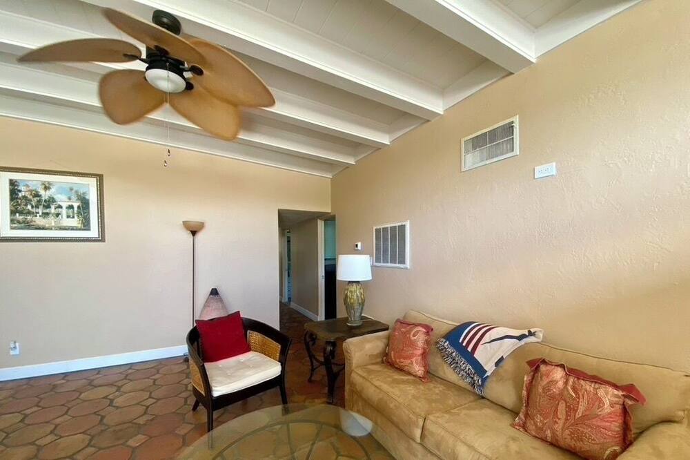 Photo of Livingroom in Belle Vista
