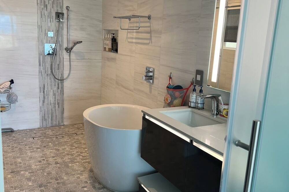 Photo of Bathroom in Old Towne