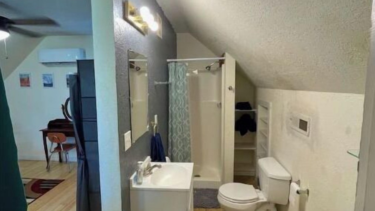 Photo of Bathroom in Henryetta