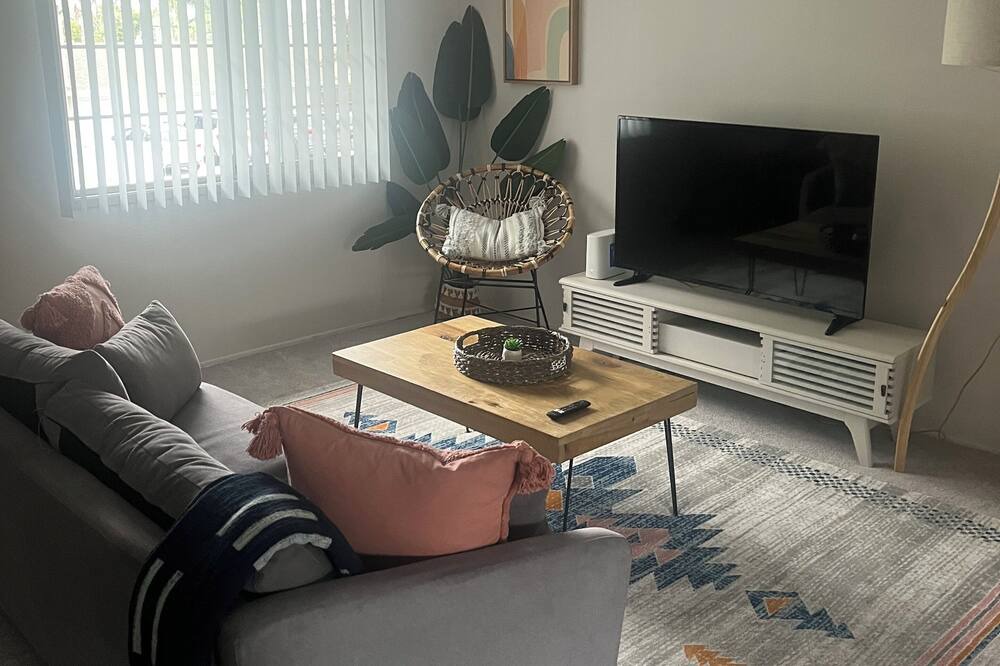 Photo of Livingroom in Downtown