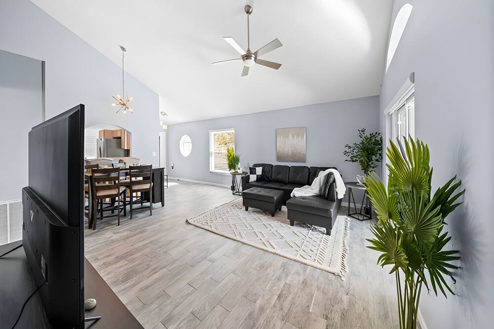 Photo of Livingroom in Bridgewater Crossing