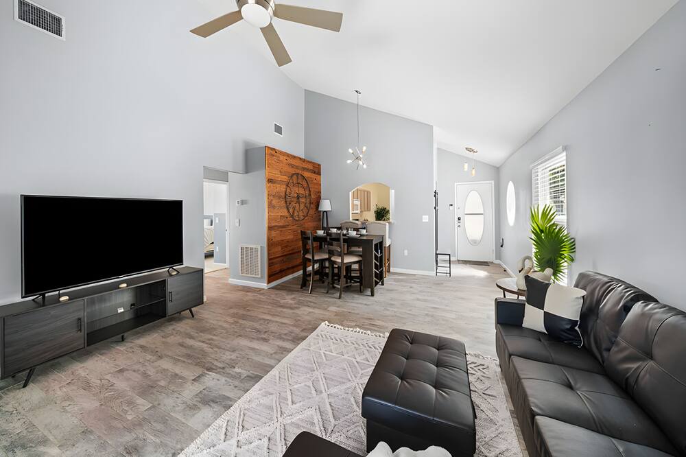 Photo of Livingroom in Bridgewater Crossing