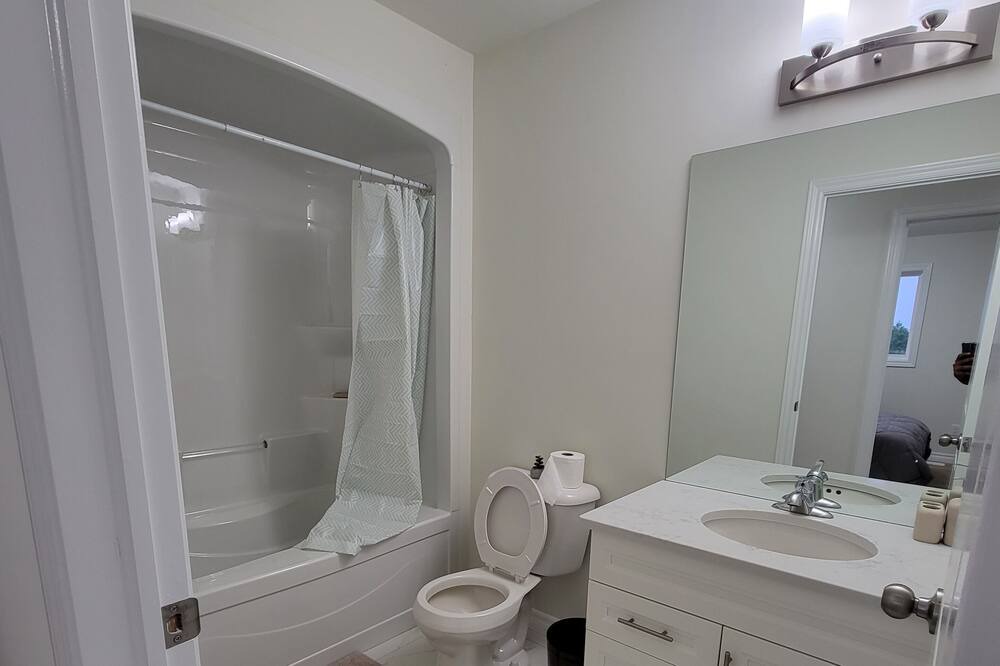 Photo of Bathroom in Lakeshore