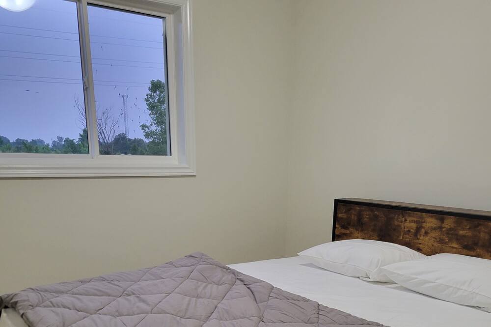 Photo of Bedroom in Lakeshore
