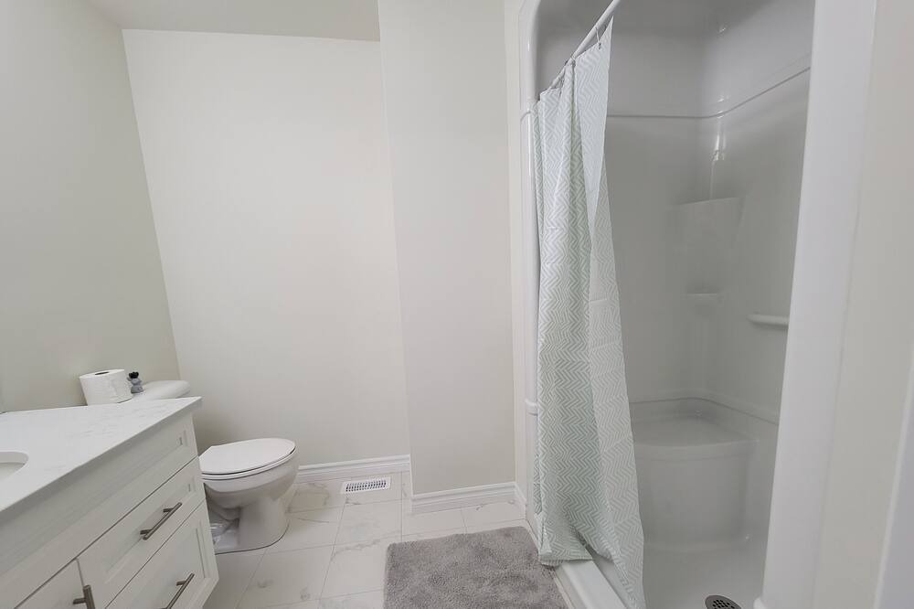 Photo of Bathroom in Lakeshore