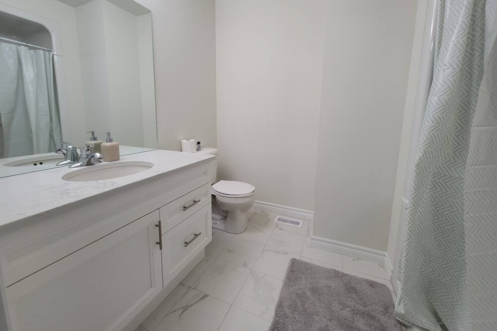 Photo of Bathroom in Lakeshore