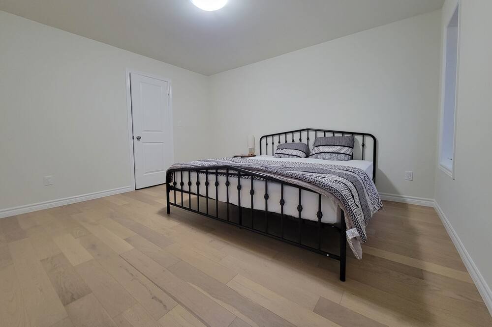 Photo of Bedroom in Lakeshore