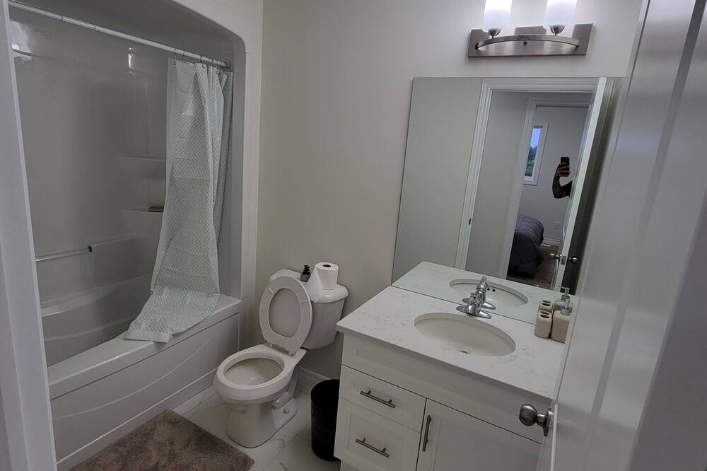 Photo of Bathroom in Lakeshore
