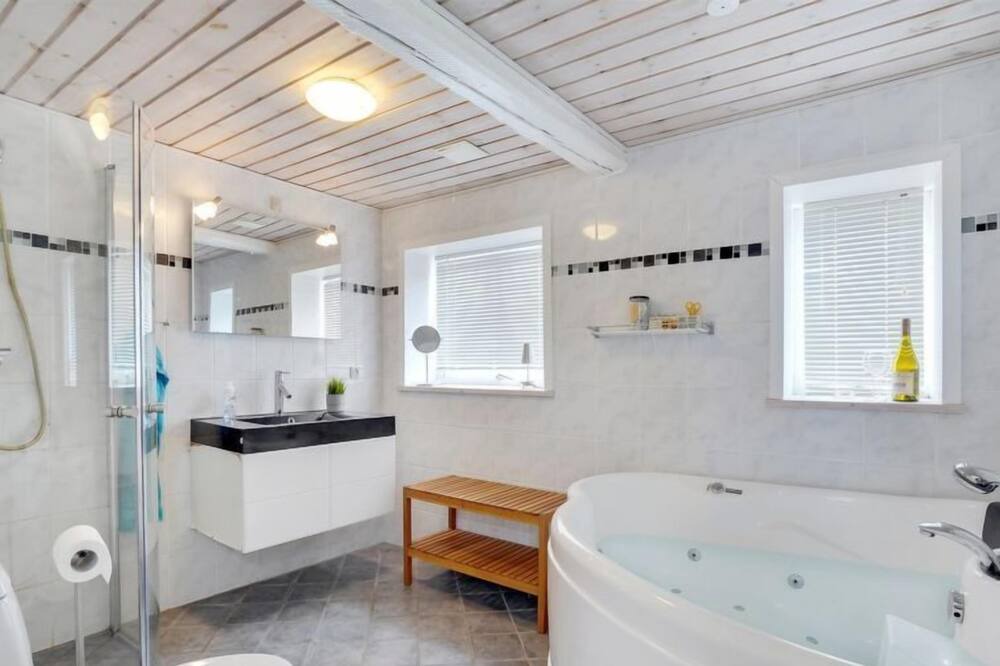 Photo of Bathroom in Ballum