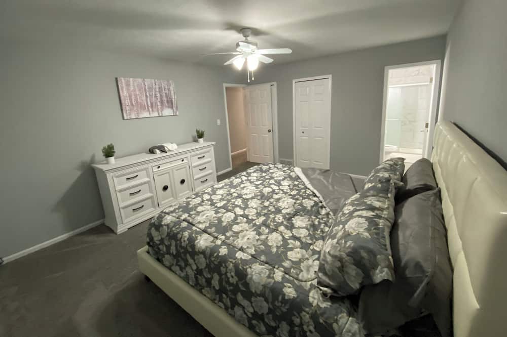 Photo of Bedroom in Lyndhurst