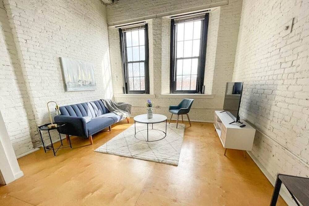 Photo of Livingroom in Smoketown Jackson