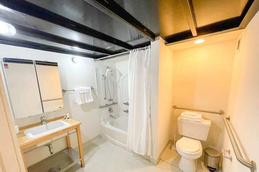 Photo of Bathroom in Smoketown Jackson