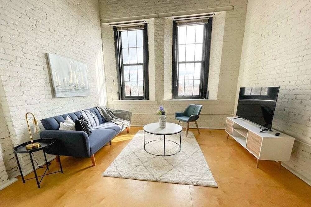 Photo of Livingroom in Smoketown Jackson
