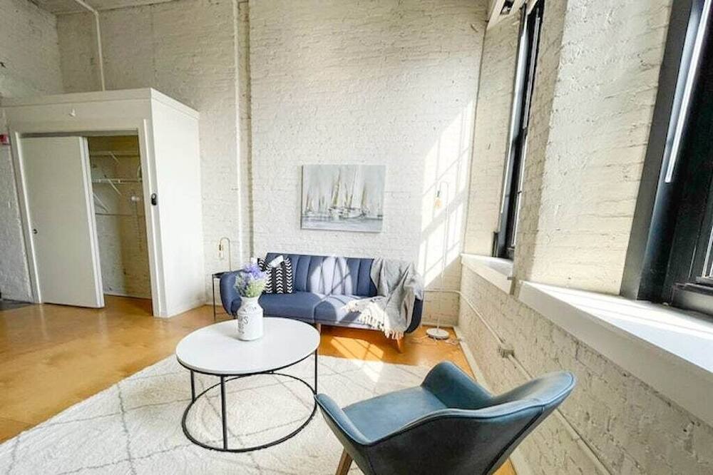 Photo of Livingroom in Smoketown Jackson