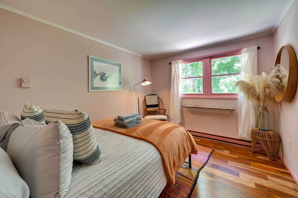 Photo of Bedroom in Marble Dale