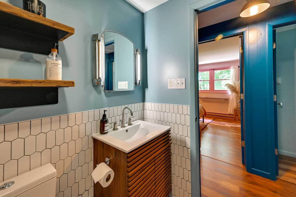 Photo of Bathroom in Marble Dale