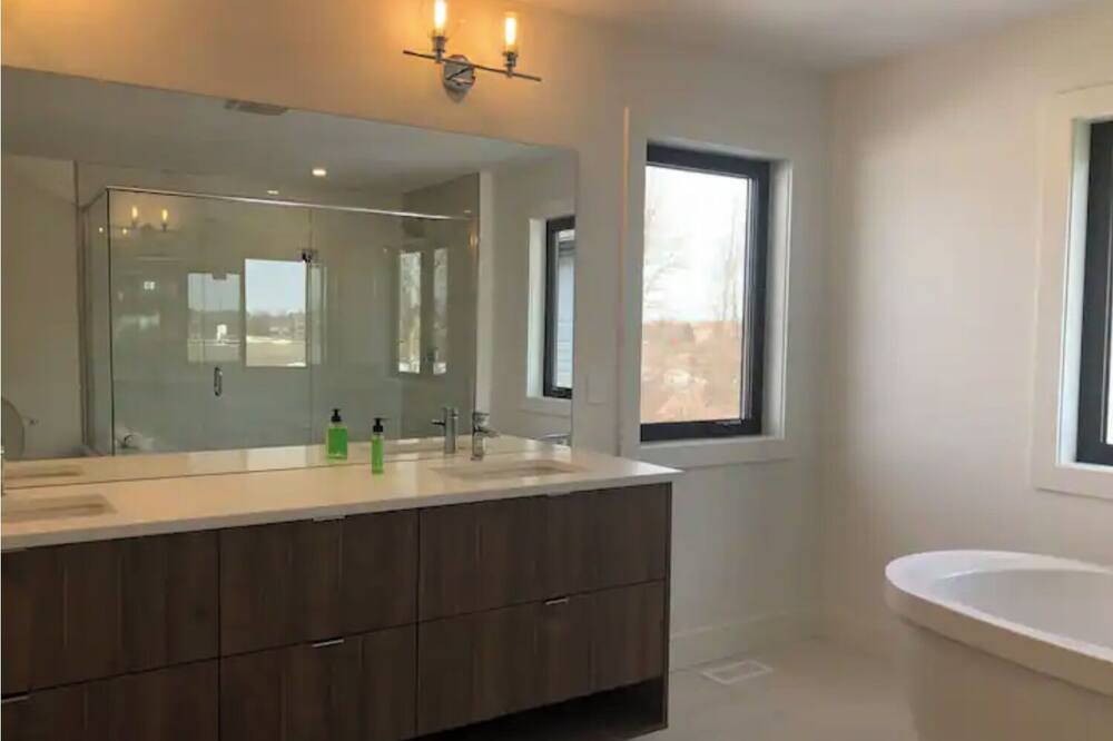 Photo of Bathroom in Middlesex Centre